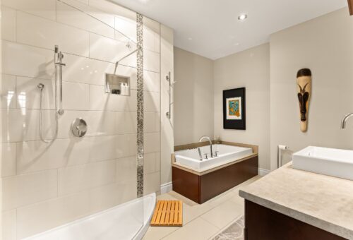 Salle de bains attenante à la CCP